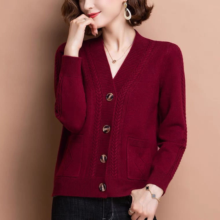 HELEN | CLASSIC V-NECK CARDIGAN